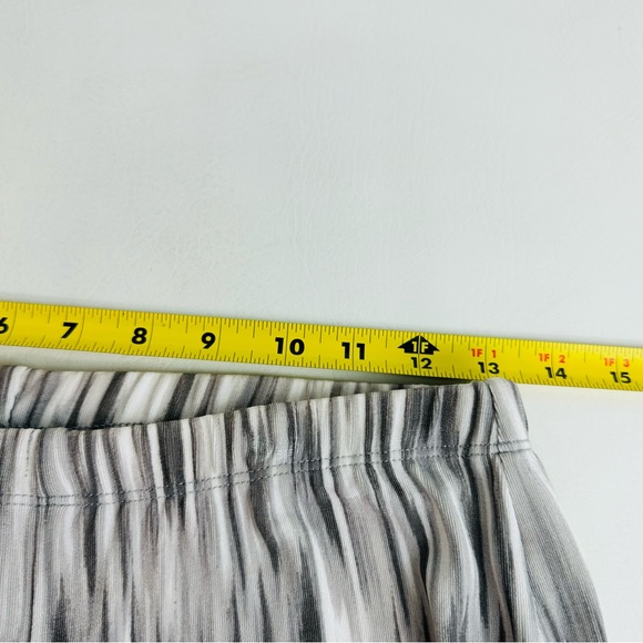 Travelers By Chico's Straight Leg Trouser Pant Pull On Gray Silver White Sz 0  S - Picture 7 of 9